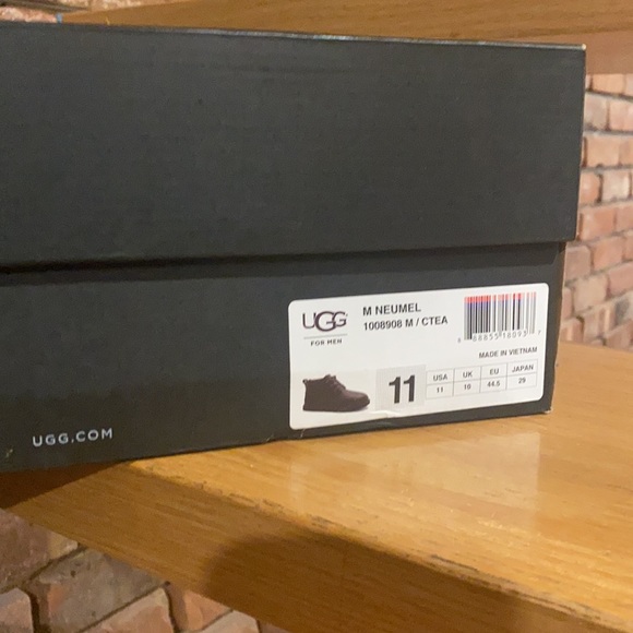 Brand New with box Neumel winter leather boots UGG main image 14